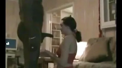 Llevó a la niña al campo maduras mexicanas muy calientes y le dio un buen beso.
