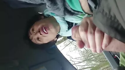 El hermano coqueteó y bromeó, pero luego se emocionó, cerró la boca y se puso mexicanas mayores xxx sobre su pene.