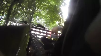 Una chica rusa mexicanas maduras sexis con una paja se mete el dedo en el culo para un masaje.