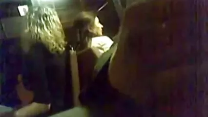 Se une a una orgía de tres lesbianas y videos porno mujeres maduras mexicanas las baña con esperma para que Kuni sepa mejor.