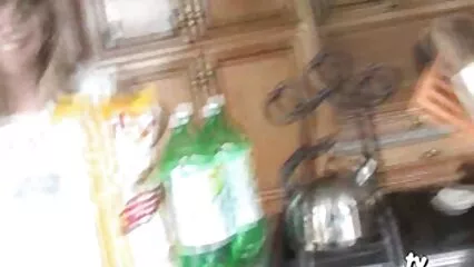 Seduciendo al xxx maduras mexicanas infieles novio de su hermana mayor que hizo un buen trabajo en la cocina.