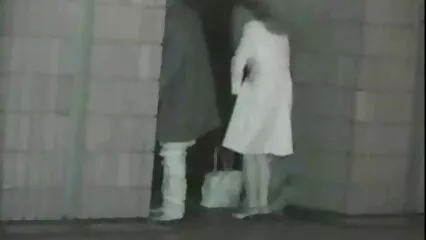 Una milf con un gran culo realiza una doble función y maduras mexicanas teniendo sexo besos.
