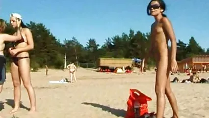 Una joven gimnasta de piernas largas es entregada a un ruso. cojiendo mexicanas maduras