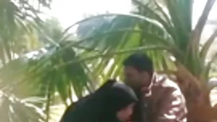 Le contó a su padrastro cómo el entrenador musculoso la estiraba, cogiendo señoras mexicanas y el padrastro mismo no pudo resistirse.