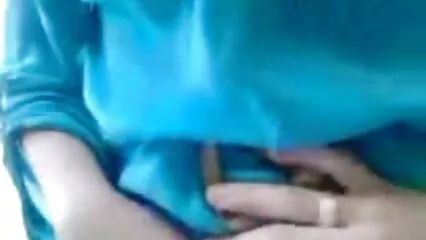 Un amigo enloquece a una chica dormida y promete besarla si no mujeres maduras mexicanas se despierta de inmediato.