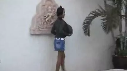 Acusa a su madre de x maduras mexicanas ser lesbiana con otra mujer y les lanza un palo.
